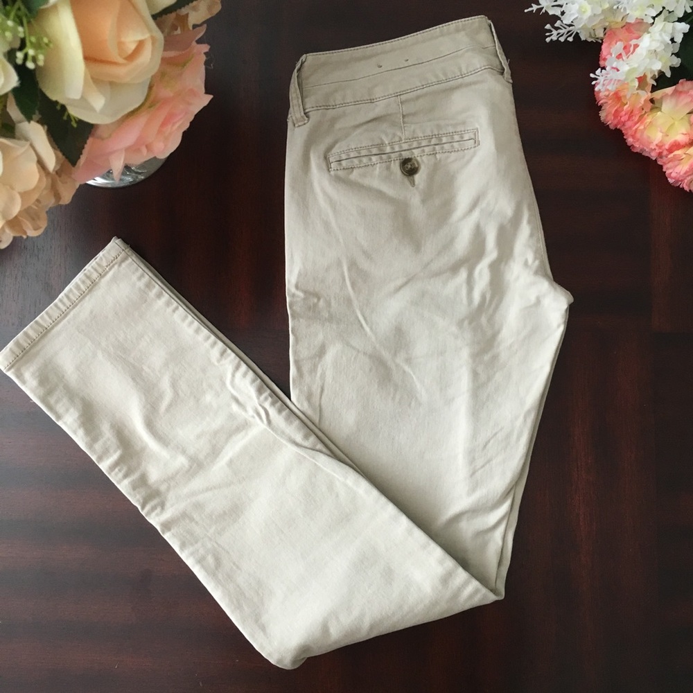 American Eagle Khaki Pants